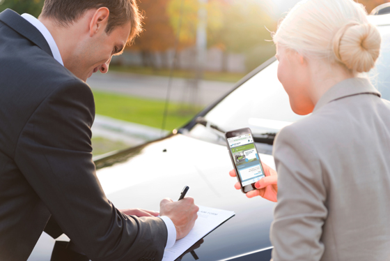 Gebrauchtwagen lassen sich künftig einfach und sicher übers Smartphone bezahlen: Easy Car Pay hilft. Foto: Easy Car Pay